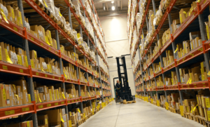 guy in a contract warehouse advantages disadvantages